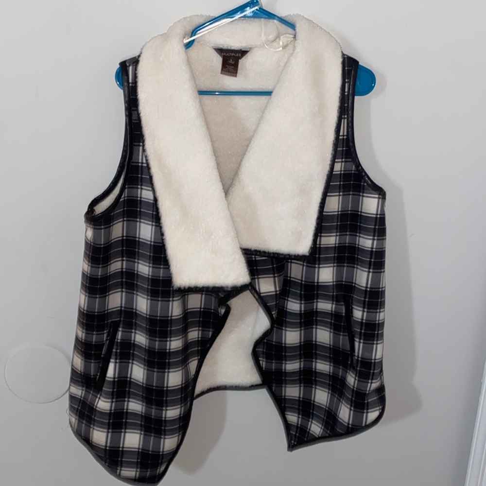Sherpa lined plaid vest! Super comfy! Worn once.